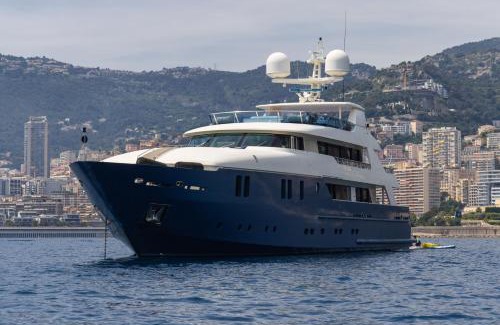 Cannes Old Town Boat Rental | Yacht iRama Cannes