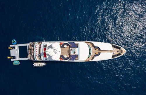 Cannes Old Town Boat Rental | Yacht iRama Cannes