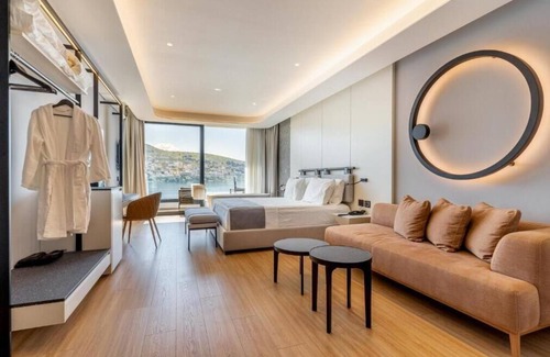 Kodrra Hotel | Yacht Premium Hotel