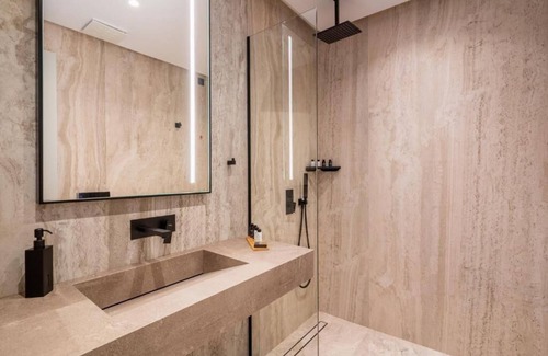 Kodrra Hotel | Yacht Premium Hotel
