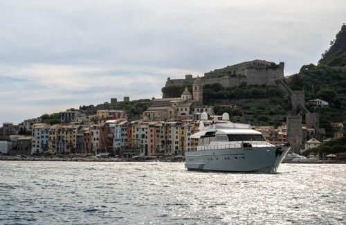 Portovenere Boat Rental | Yacht San Lorenzo 22