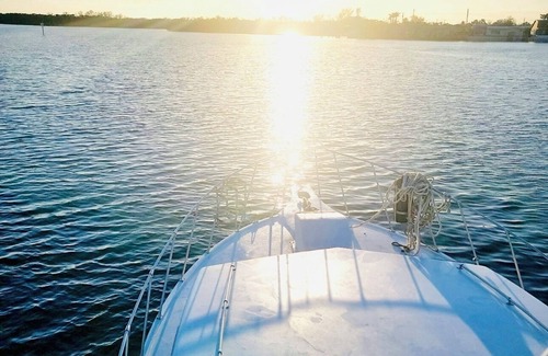 Whitney Beach Boat Rental | Yacht Time