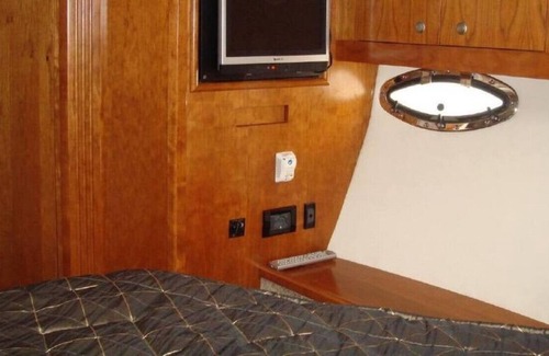 Grand Haven Boat Rental | Yachta Yachta Yachta on the wata island and cruise