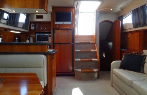 Grand Haven Boat Rental | Yachta Yachta Yachta on the wata island and cruise