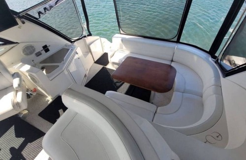Grand Haven Boat Rental | Yachta Yachta Yachta on the wata island and cruise