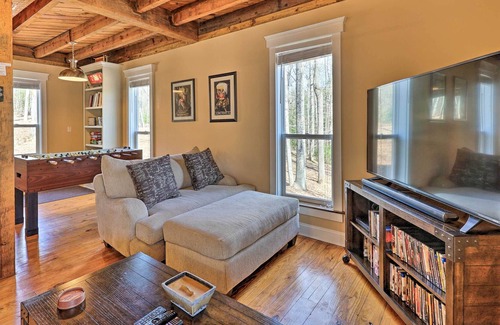 Union Grove Cabin | Yadkin Valley Cabin Retreat w/ Deck, Fire Pit