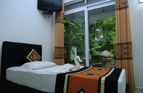 Debarawewa Hotel | Yala Hotel River Front