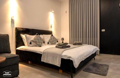 Migdal Apartment | Yalarent Melody- Suites with privat pools