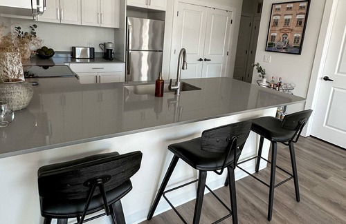 Downtown Apartment | Yale Luxury Apartment IG @Yalehousing