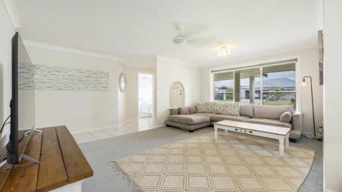 Yamba House | Yamba Family Seascape