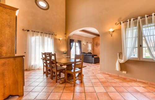 Arles Villa | Yana