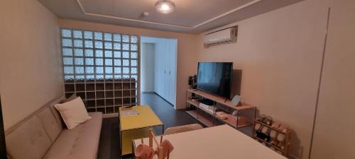 Yangjae-dong Apartment | Yangjae Station & Stream Stay