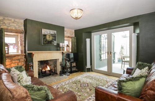 Broadway House | Yarn Cottage