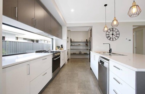 Yarrawonga House | Yarrawonga's ultimate Waterfront holiday house sleeping up to 16 guests