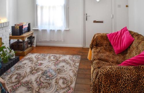 Beckingham House | Yasmin Cottage