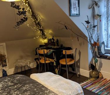 Lyme Regis Bed & Breakfast | Yawl, Harcombe House