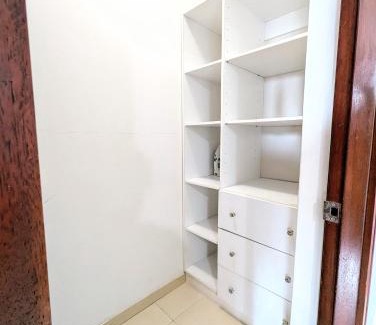 Marbella Apartment | Yc 2301-B l Habitacion en av Balboa