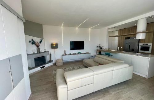 Quartiere XVII Trieste Apartment | YCH-Attico con splendida vista su Villa Ada