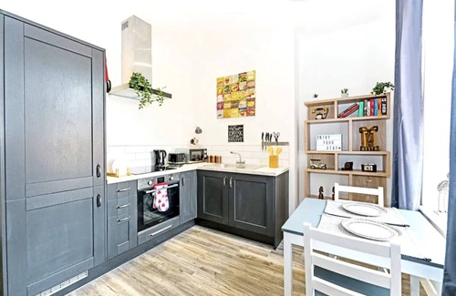Acomb Apartment | Ye Olde Windmill Apartment Free Parking