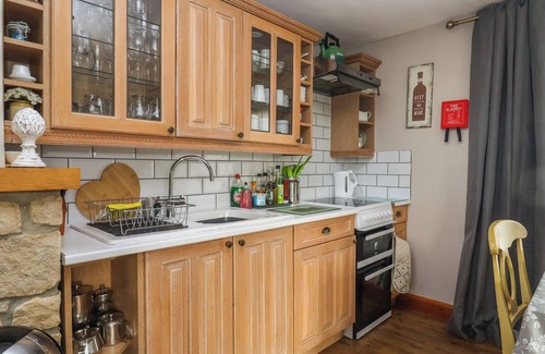 Beaminster Cottage | YEABRIDGE FARM, family friendly, with a garden in Mosterton