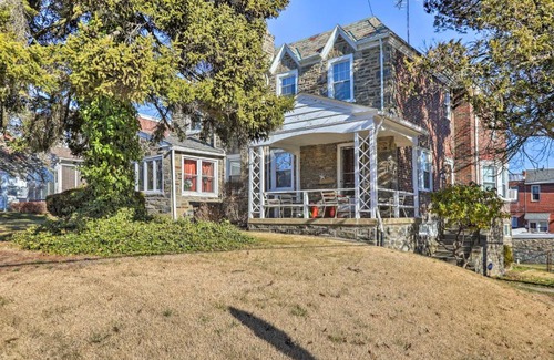 Yeadon House | Yeadon Townhome with Porch, 7 Mi to Center City