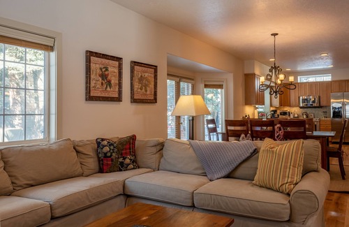 Twin Creeks House | Yeager Private Home - Room For the Whole Family with Elkhorn Hot Tub