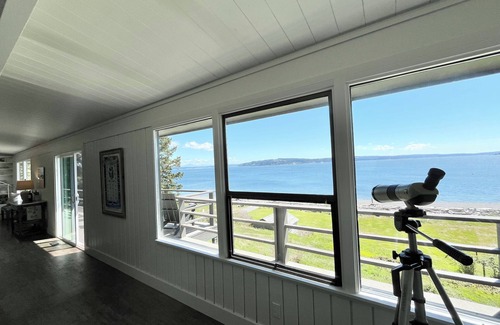 Greenbank House | Year Round Beachfront Escape. Mountain Views, Hot Tub, Dedicated Retreat Room