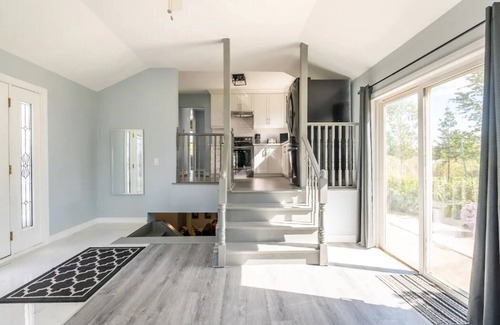 Dunnville Cottage | Year-Round Comfort – Firepit, Foosball, Piano, BBQ
