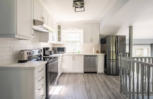 Dunnville Cottage | Year-Round Comfort – Firepit, Foosball, Piano, BBQ