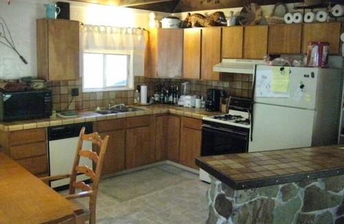 Tahoe Paradise Ski Chalet | Year-Round Lake Tahoe Getaway - Comfortable and Spacious!