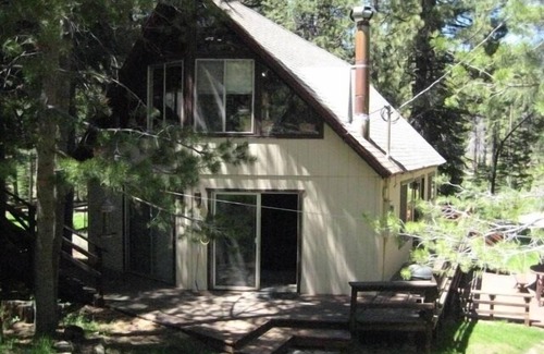 Tahoe Paradise Ski Chalet | Year-Round Lake Tahoe Getaway - Comfortable and Spacious!
