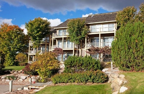 Bellaire House | Year-Round Pleasure at Vacation Resort Condos in Bellaire