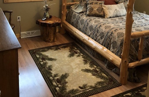 Knight Cabin | Year Round Vacation Lake Cabin Rental