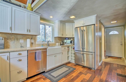 Conway House | Year Round Waterfront Chalet in Amazing Private Location!