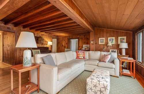 Bayville House | Year-Round Waterfront Cottage