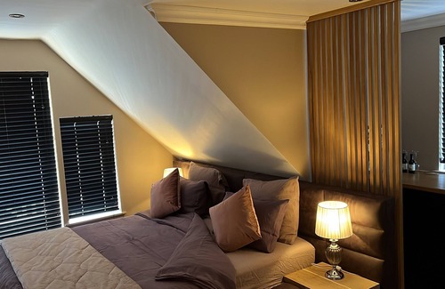 Somerset West House | YEBO Boutique Guesthouse