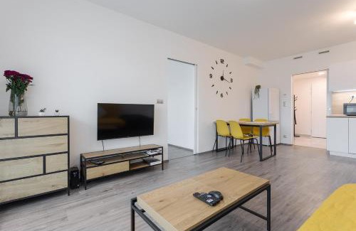 Prague 9 Apartment | Yellow apartment with PARKING