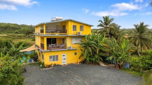 Rio Grande Apartment | Yellow Beach House Unit B - 2 min walk from the Beach