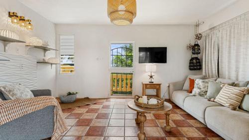 Rio Grande Apartment | Yellow Beach House Unit B - 2 min walk from the Beach