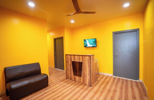 Kondapur Hotel | Yellow Bells Signature