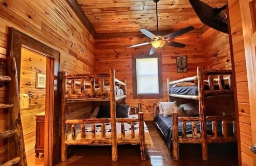 Counce House | Yellow Box at Pickwick 3 bedroom, bonus game room