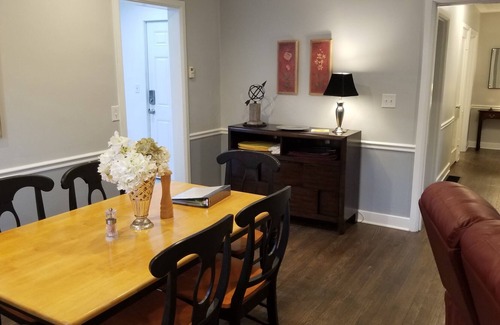 Murfreesboro Cottage | Yellow Door Cottage, walk to town square or MTSU!