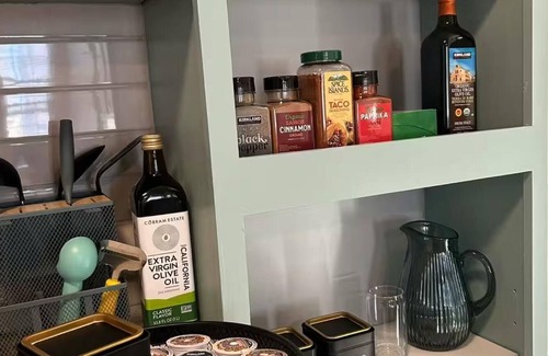 McGinley Square Apartment | Yellow Door House- 25mins from NYC !