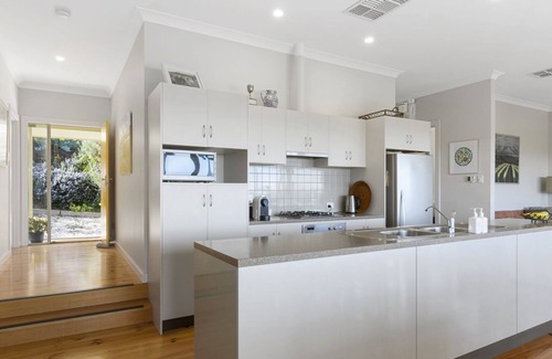 Carrickalinga House | 'YELLOW Door' on Stacey - 17 Stacey Drive