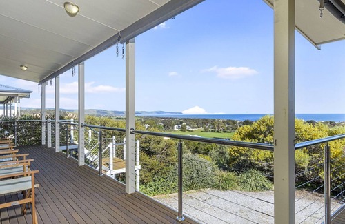 Carrickalinga House | 'YELLOW Door' on Stacey - 17 Stacey Drive