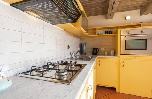 Le Cure Apartment | Yellow Home By MMega