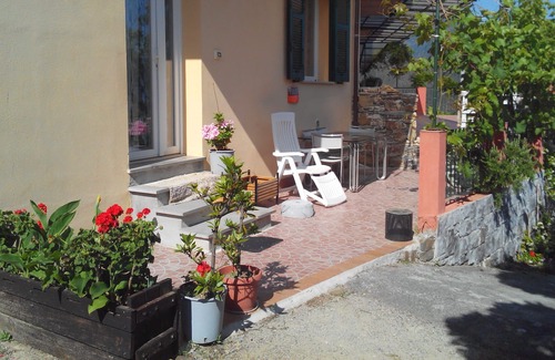 Casarza Ligure Apartment | Yellow House - 3 rooms overview - 4 guests