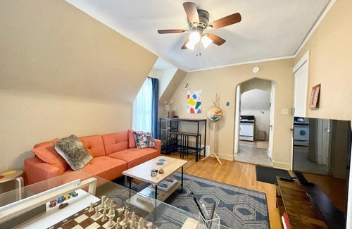 Minot Apartment | Yellow House Apartment w/Self Check-in + Workspace