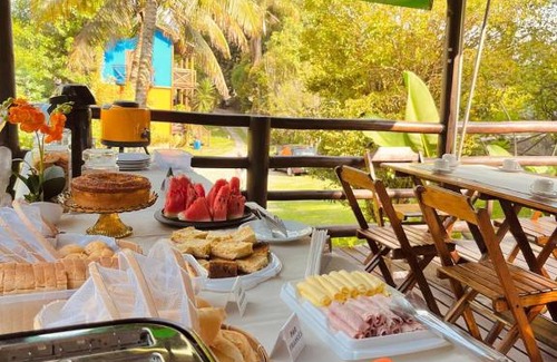 Cambaquara House | Yellow house beira mar portinho
