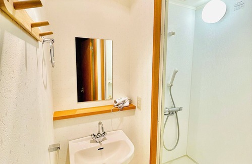 Kutchan Bed & Breakfast | Yellow House Niseko